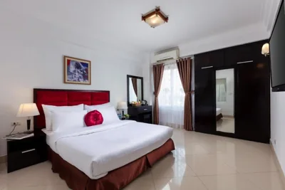 Habitación doble o con dos camas Deluxe con vistas a la ciudad — Hanoi Amore Hotel & Travel